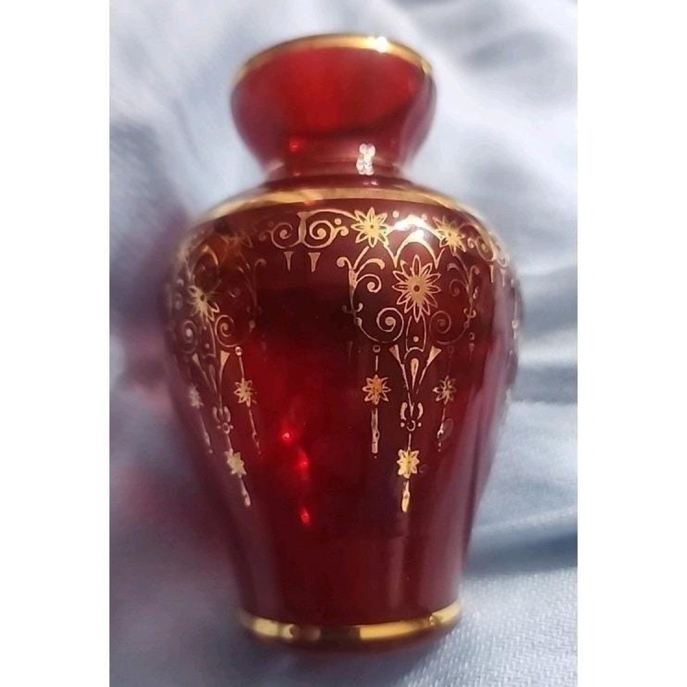 Vintage Pierino Italian Red Bud Blown Vase With 24 K Gold Intricate Design 4.5